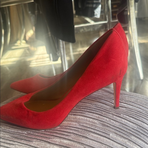 14th & Union Vibrant Red Heels - Picture 2 of 5